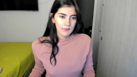 independent model online show from 12/17/25, 03:56