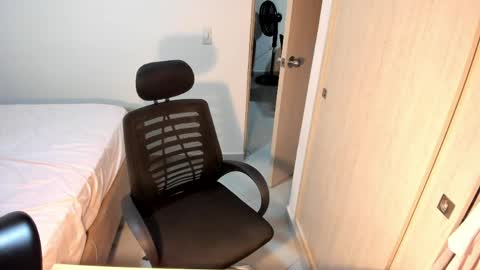 independent model online show from 04/06/26, 05:30