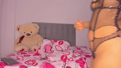 Snapshot of nahomi_miller_ chatting on 01/09/25, 03:58 Laura online show from 01/09/25, 03:58