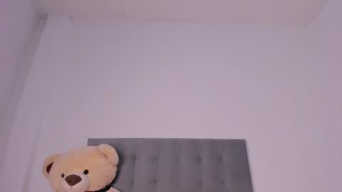 Snapshot of nahomi_miller_ chatting on 01/11/25, 06:45 Laura online show from 01/11/25, 06:45