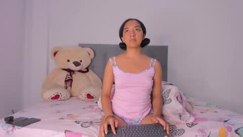 Snapshot of nahomi_miller_ chatting on 01/16/25, 05:21 Laura online show from 01/16/25, 05:21