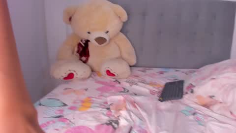 Snapshot of nahomi_miller_ chatting on 01/24/25, 11:34 Laura online show from 01/24/25, 11:34