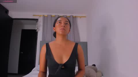 Snapshot of nahomi_miller_ chatting on 02/25/25, 12:58 Laura online show from 02/25/25, 12:58