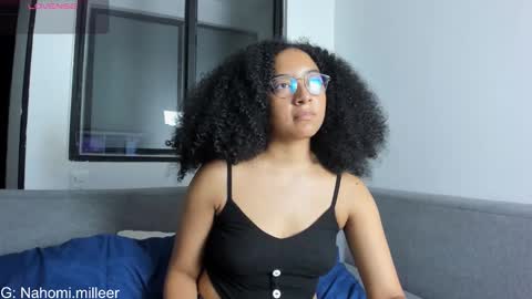 Snapshot of nahomi_miller_ chatting on 11/13/25, 01:37 Laura online show from 11/13/25, 01:37