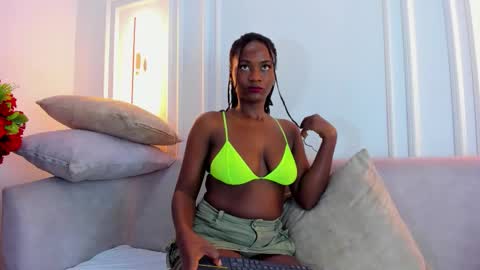 Nahomi online show from 02/17/26, 12:45