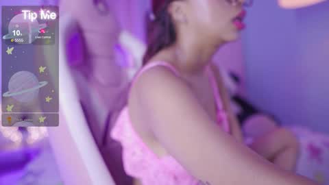 Snapshot of nahomy_2308 chatting on 03/19/26, 02:43 nahomy 2308 online show from 03/19/26, 02:43