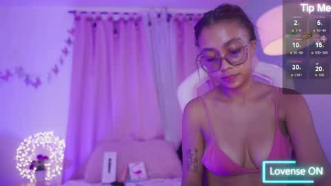 Snapshot of nahomy_2308 chatting on 03/31/26, 12:16 nahomy 2308 online show from 03/31/26, 12:16