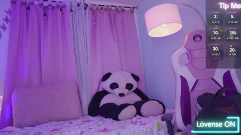 Snapshot of nahomy_2308 chatting on 04/08/26, 11:32 nahomy 2308 online show from 04/08/26, 11:32