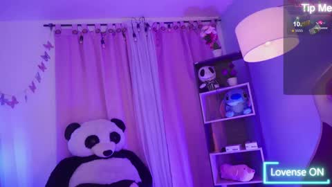 Snapshot of nahomy_2308 chatting on 04/14/26, 11:49 nahomy 2308 online show from 04/14/26, 11:49