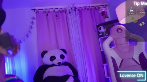 Snapshot of nahomy_2308 chatting on 04/15/26, 12:01 nahomy 2308 online show from 04/15/26, 12:01