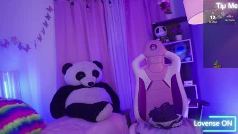 Snapshot of nahomy_2308 chatting on 04/17/26, 11:24 nahomy 2308 online show from 04/17/26, 11:24