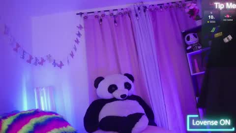 Snapshot of nahomy_2308 chatting on 04/22/26, 12:28 nahomy 2308 online show from 04/22/26, 12:28