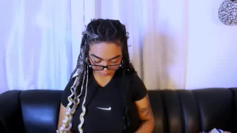 nahomy_hancook online show from 12/19/25, 09:00