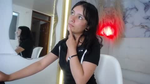 Snapshot of nahomy_paris chatting on 07/24/26, 12:58 nahomy_paris online show from 07/24/26, 12:58