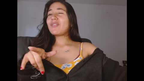 Snapshot of nahomy_rain chatting on 02/26/26, 01:43 online show from 02/26/26, 01:43