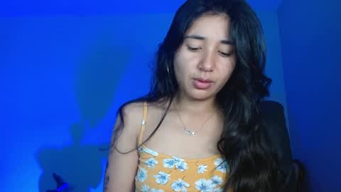 Snapshot of nahomy_rain chatting on 04/24/26, 01:41 online show from 04/24/26, 01:41