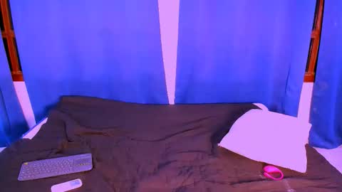 Nahomy online show from 10/25/25, 08:22