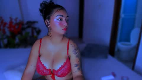 Nahomy online show from 11/08/25, 05:40