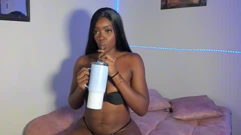 Nahomy  online show from 03/02/26, 10:38