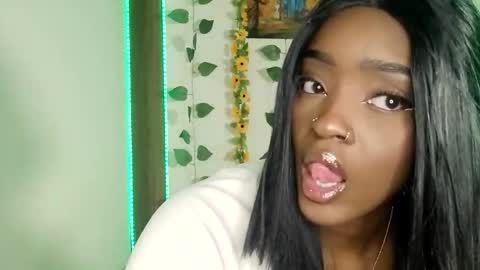 Nahomy  online show from 04/30/26, 05:30