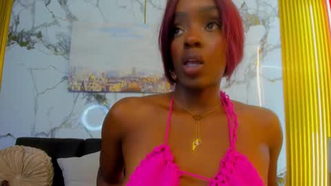 Snapshot of nahomy_smith11_aws chatting on 11/26/25, 10:22 Nahomy online show from 11/26/25, 10:22