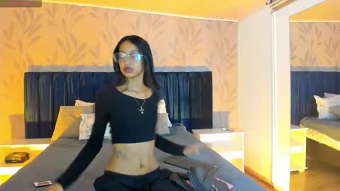 Nahomy  online show from 12/19/25, 11:28