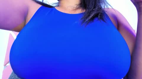 Snapshot of nahomygrey_ chatting on 11/12/25, 08:08 Nahomy online show from 11/12/25, 08:08