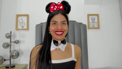 naia_cox online show from 11/30/25, 04:05