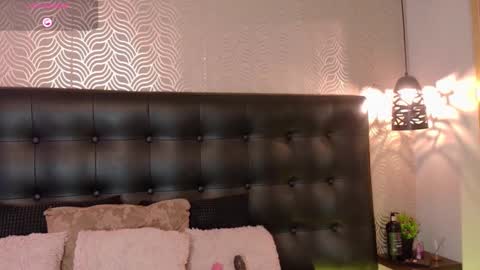 naiaramasson_ online show from 09/19/25, 12:06