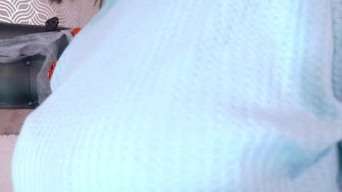 naiaramasson_ online show from 10/20/25, 12:16