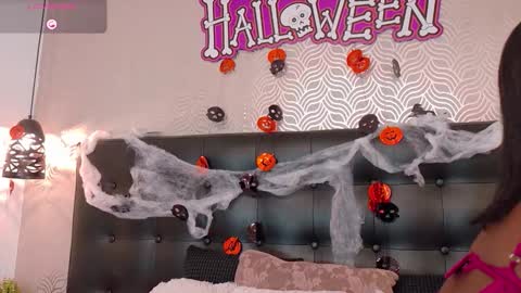 naiaramasson_ online show from 10/31/25, 11:55