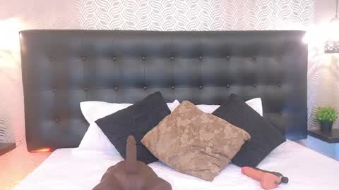 naiaramasson_ online show from 05/15/26, 12:12