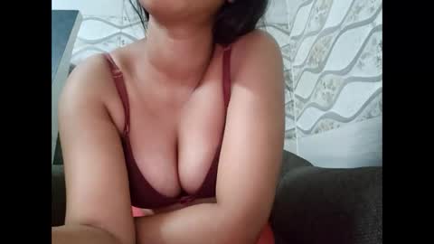 Snapshot of naina00123 chatting on 03/08/26, 06:17 Naina online show from 03/08/26, 06:17