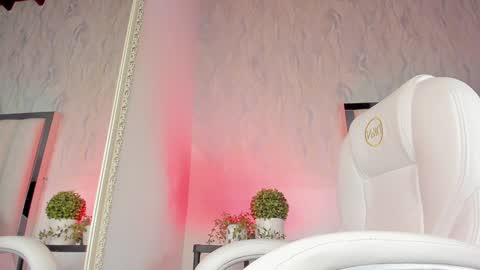 Snapshot of nainadeivis chatting on 01/08/25, 11:10 Naina online show from 01/08/25, 11:10