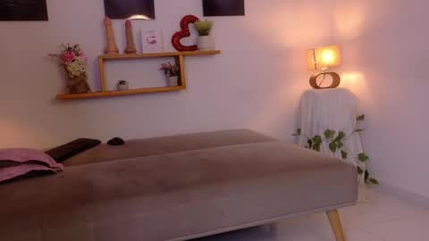 nairagold_ online show from 05/16/26, 12:18