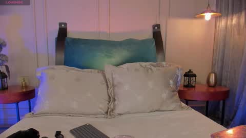 Naisha Ford online show from 10/11/25, 03:06