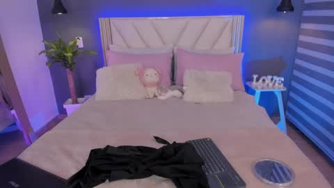 Snapshot of naishaford_1 chatting on 04/09/26, 05:40 Naisha Ford online show from 04/09/26, 05:40