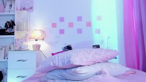 Snapshot of naissha chatting on 03/28/26, 01:54 Naissha online show from 03/28/26, 01:54