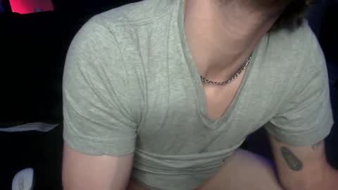 Snapshot of nakedboi420 chatting on 09/19/25, 09:43 mid-west guy living on the east coast trying to figure out where to go next online show from 09/19/25, 09:43