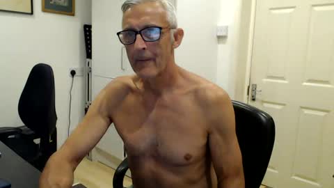 Snapshot of nakedcarpenteruk chatting on 08/08/26, 08:27 nakedcarpenteruk online show from 08/08/26, 08:27
