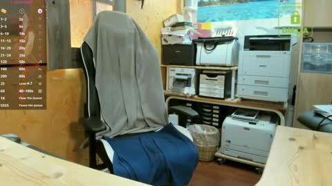 Snapshot of nakedluke chatting on 01/15/25, 07:44 Luke online show from 01/15/25, 07:44