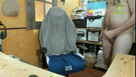 Snapshot of nakedluke chatting on 02/18/25, 11:41 Luke online show from 02/18/25, 11:41