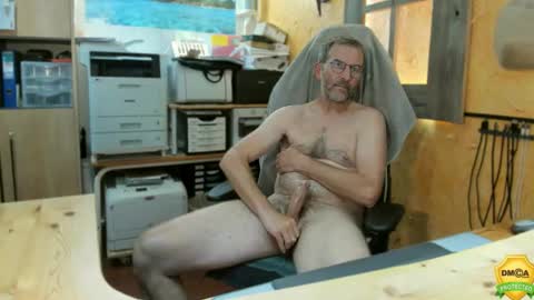 Snapshot of nakedluke chatting on 09/22/25, 07:05 Luke online show from 09/22/25, 07:05