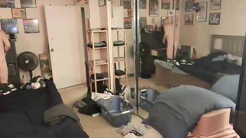 Snapshot of nakedmonkey chatting on 04/19/26, 02:38 nakedmonkey online show from 04/19/26, 02:38