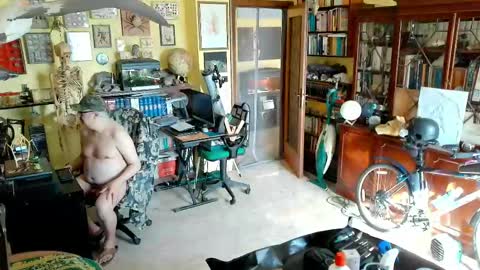 Snapshot of nakednudist72 chatting on 04/17/26, 07:00 Naked Naturist online show from 04/17/26, 07:00