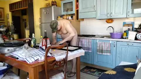 Snapshot of nakednudist72 chatting on 04/20/26, 01:47 Naked Naturist online show from 04/20/26, 01:47