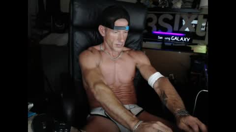 Snapshot of nakedoutsdeurwndw chatting on 07/05/26, 06:20 nakedoutsdeurwndw online show from 07/05/26, 06:20