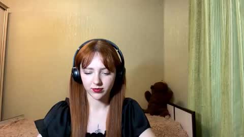 Snapshot of nakitawiggin chatting on 02/15/26, 10:03 Luna online show from 02/15/26, 10:03