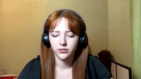 Snapshot of nakitawiggin chatting on 02/17/26, 10:01 Luna online show from 02/17/26, 10:01