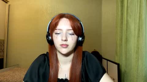 Snapshot of nakitawiggin chatting on 02/22/26, 10:25 Luna online show from 02/22/26, 10:25